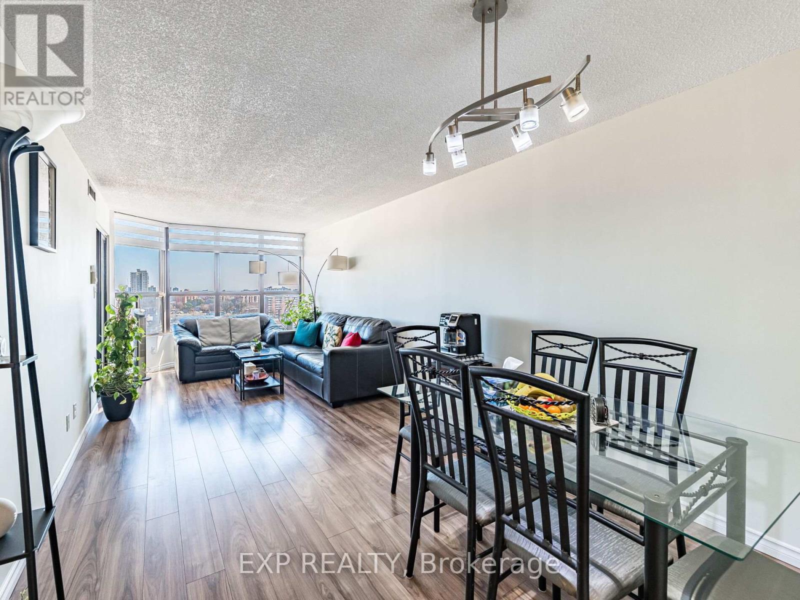 #907 25 AGNES STREET - 7