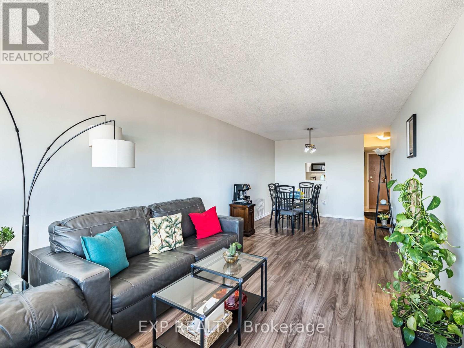 #907 25 AGNES STREET - 8