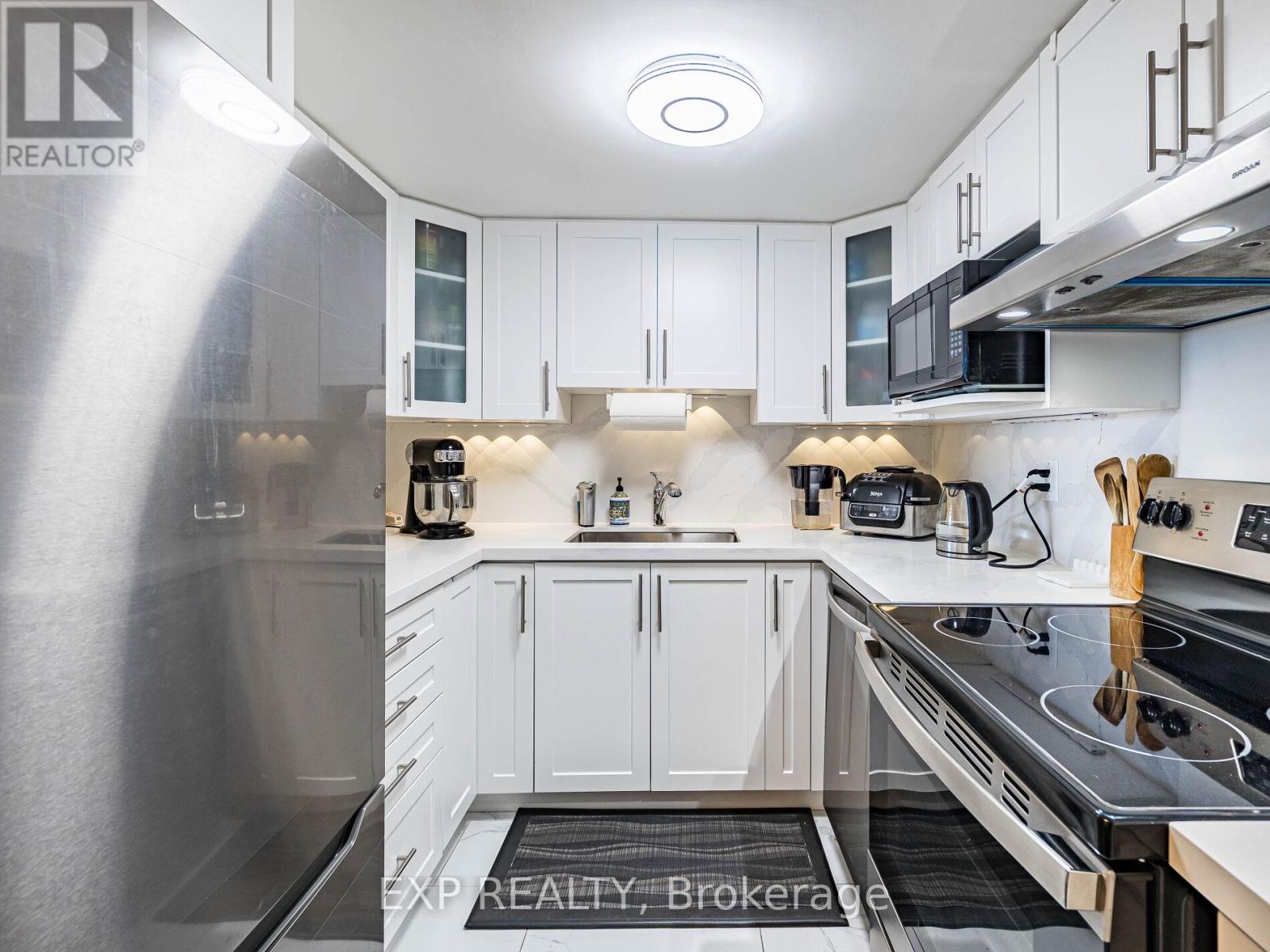 #907 25 AGNES STREET - 9