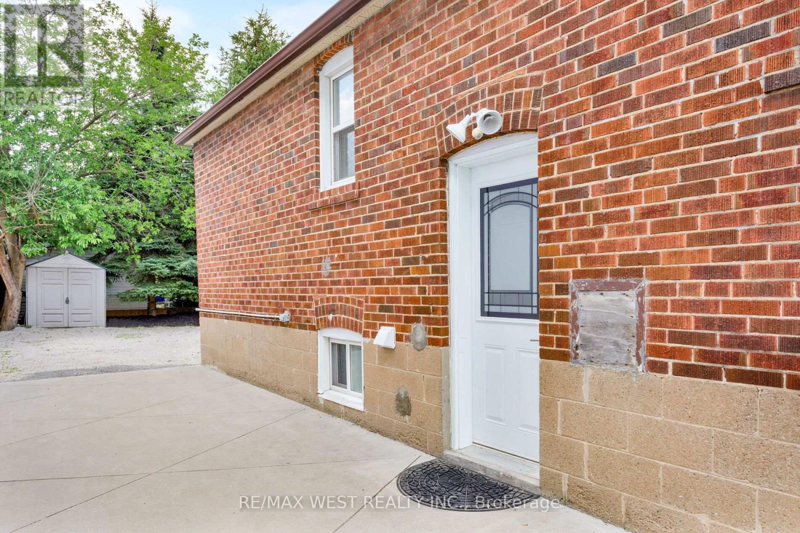 42 STEPHEN DRIVE - Image 32
