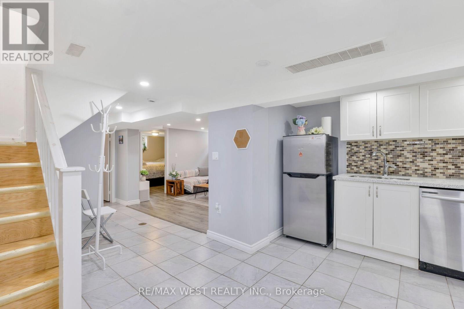 42 STEPHEN DRIVE - Image 33