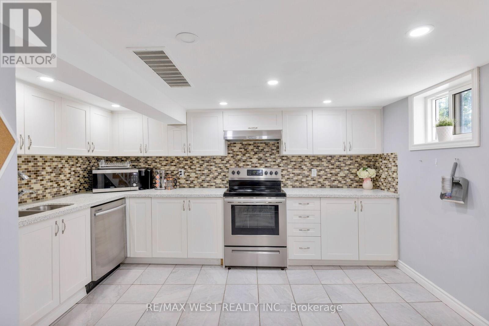 42 STEPHEN DRIVE - Image 34