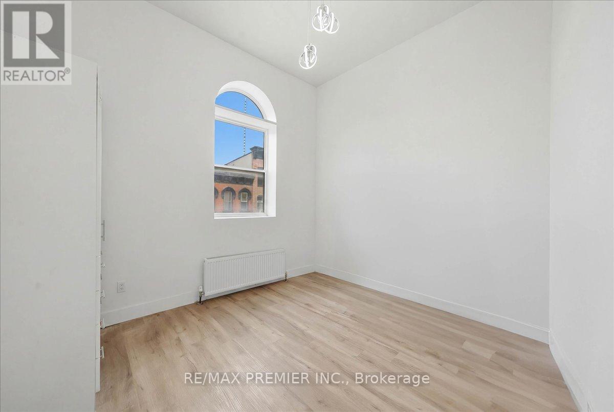 184 KING STREET E - 15