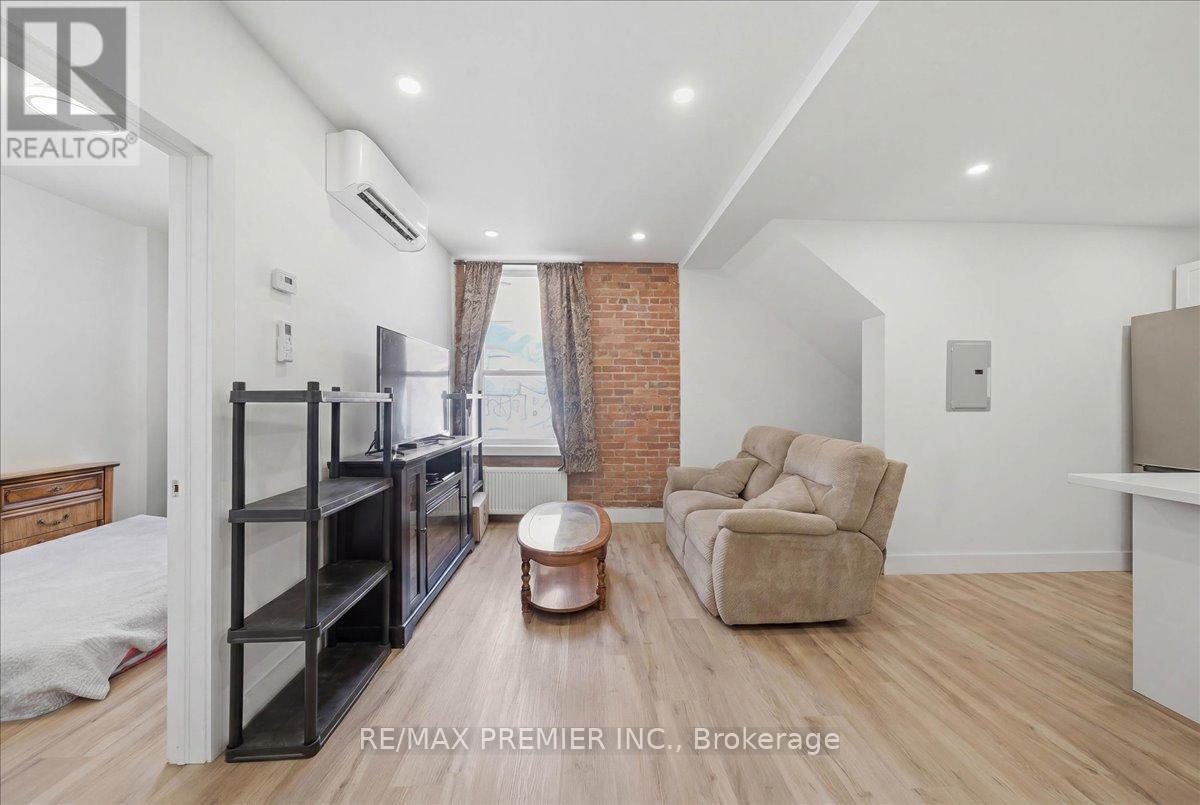 184 KING STREET E - 22