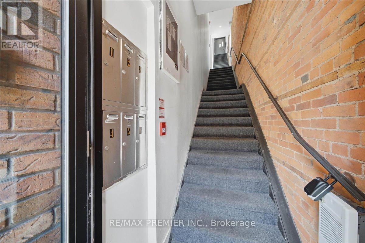 184 KING STREET E - 7