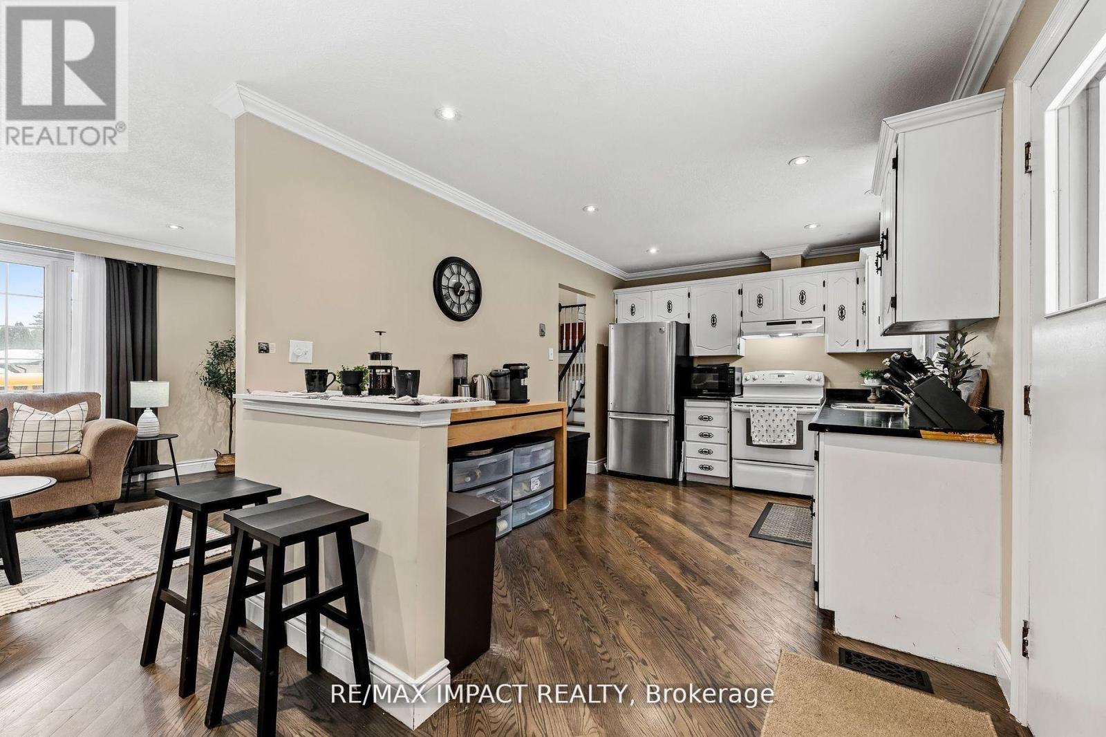 1158 WELLER STREET - 9