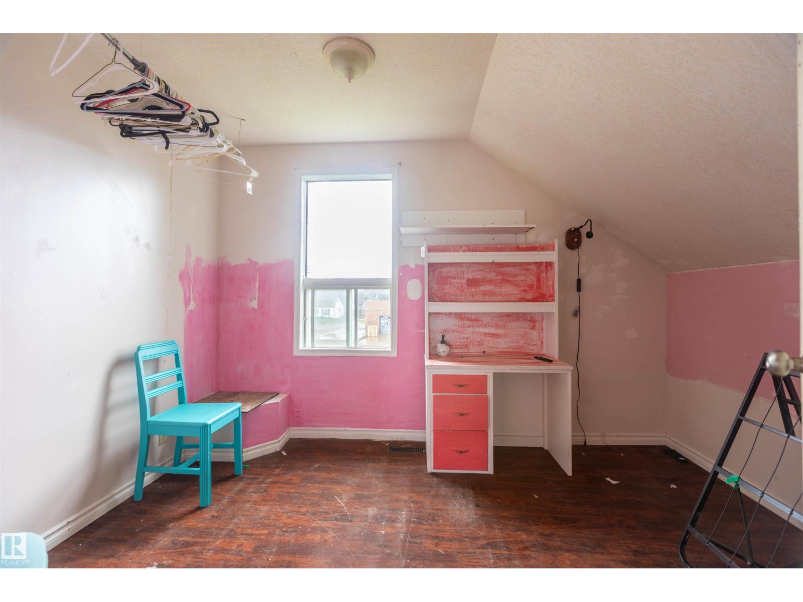 5016 49 ST - 12