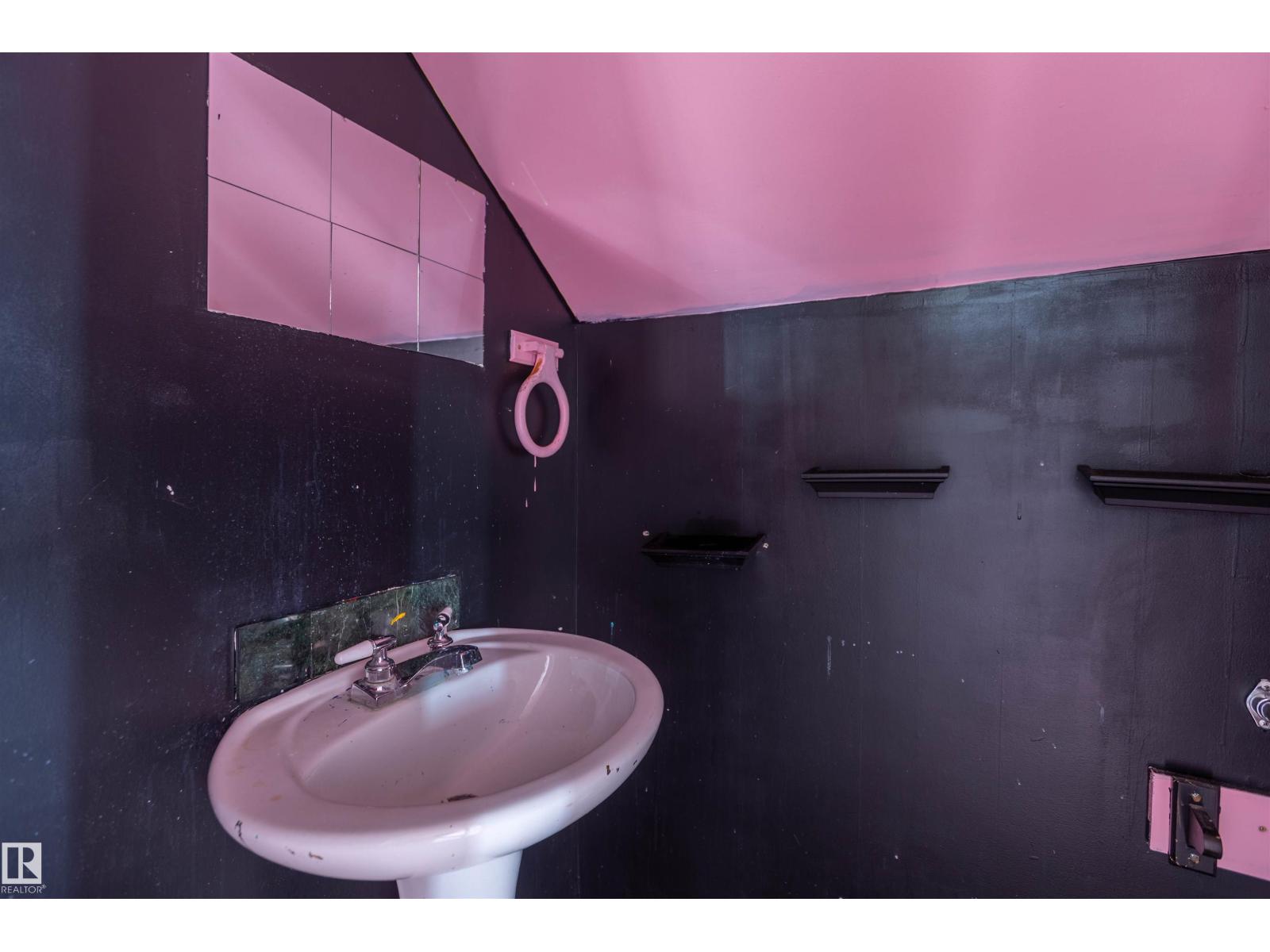 5016 49 ST - 13