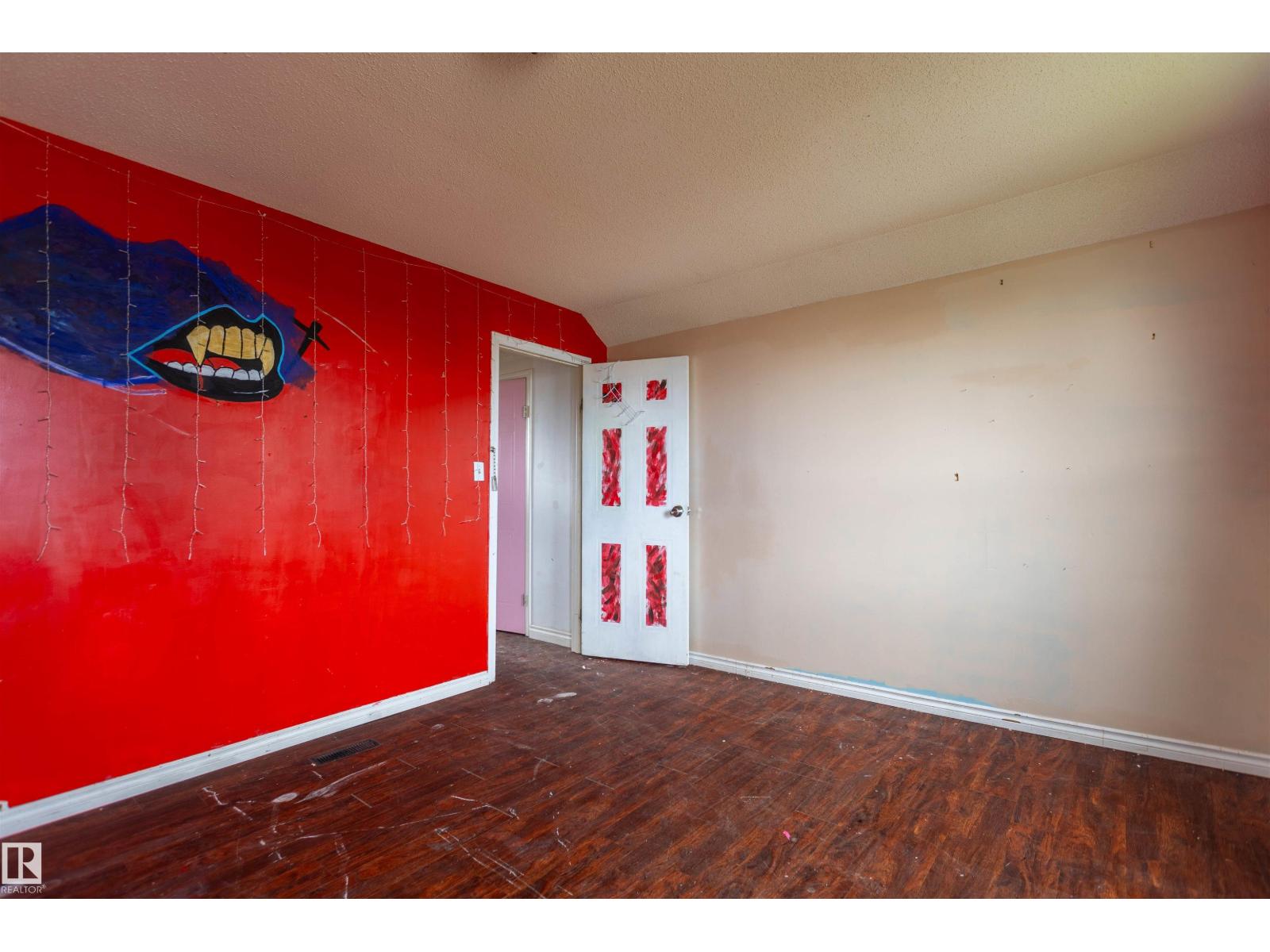 5016 49 ST - 16