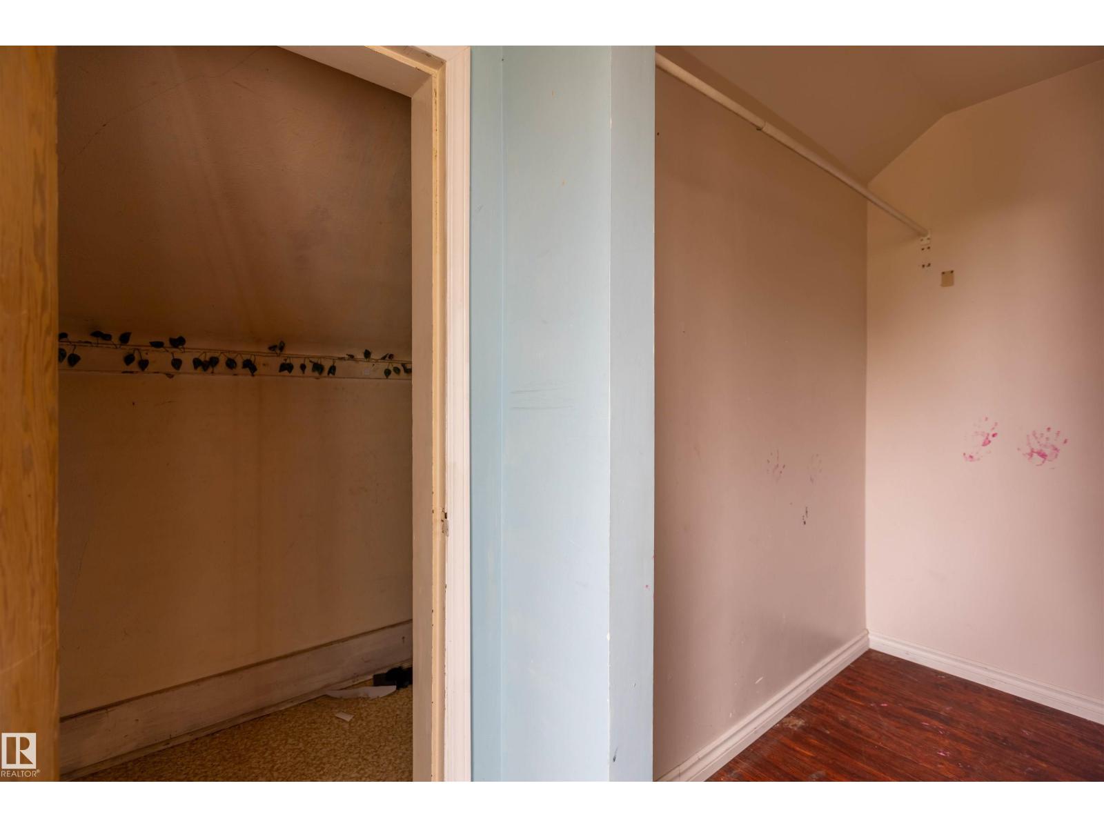 5016 49 ST - 17