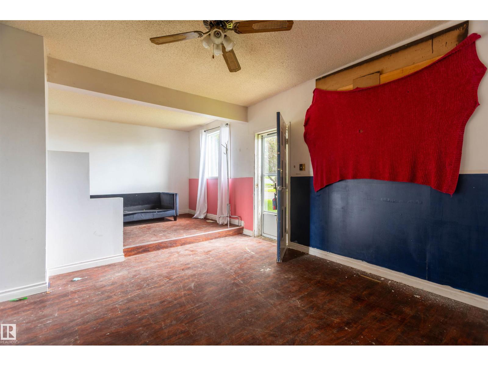 5016 49 ST - 4