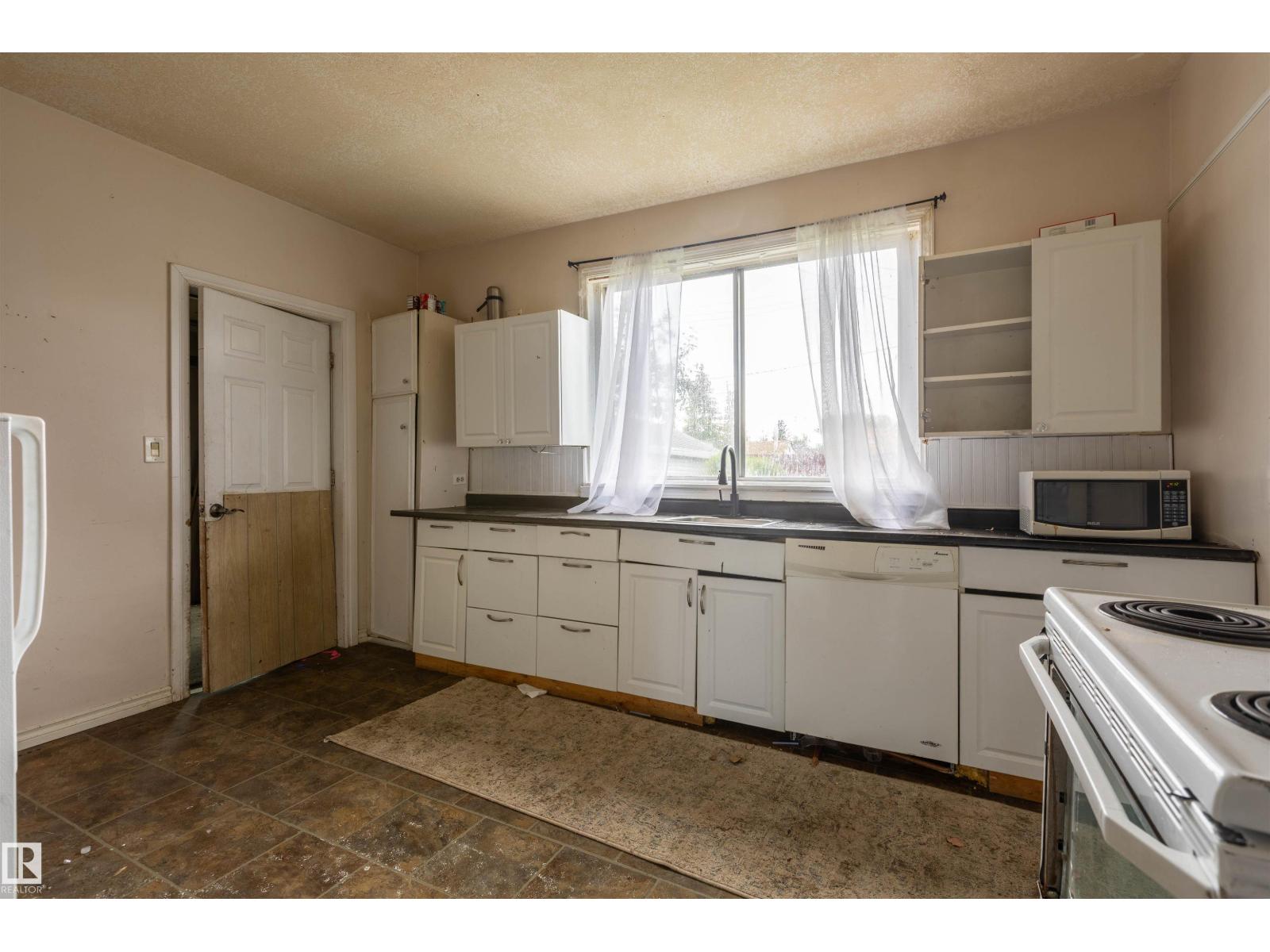 5016 49 ST - 6