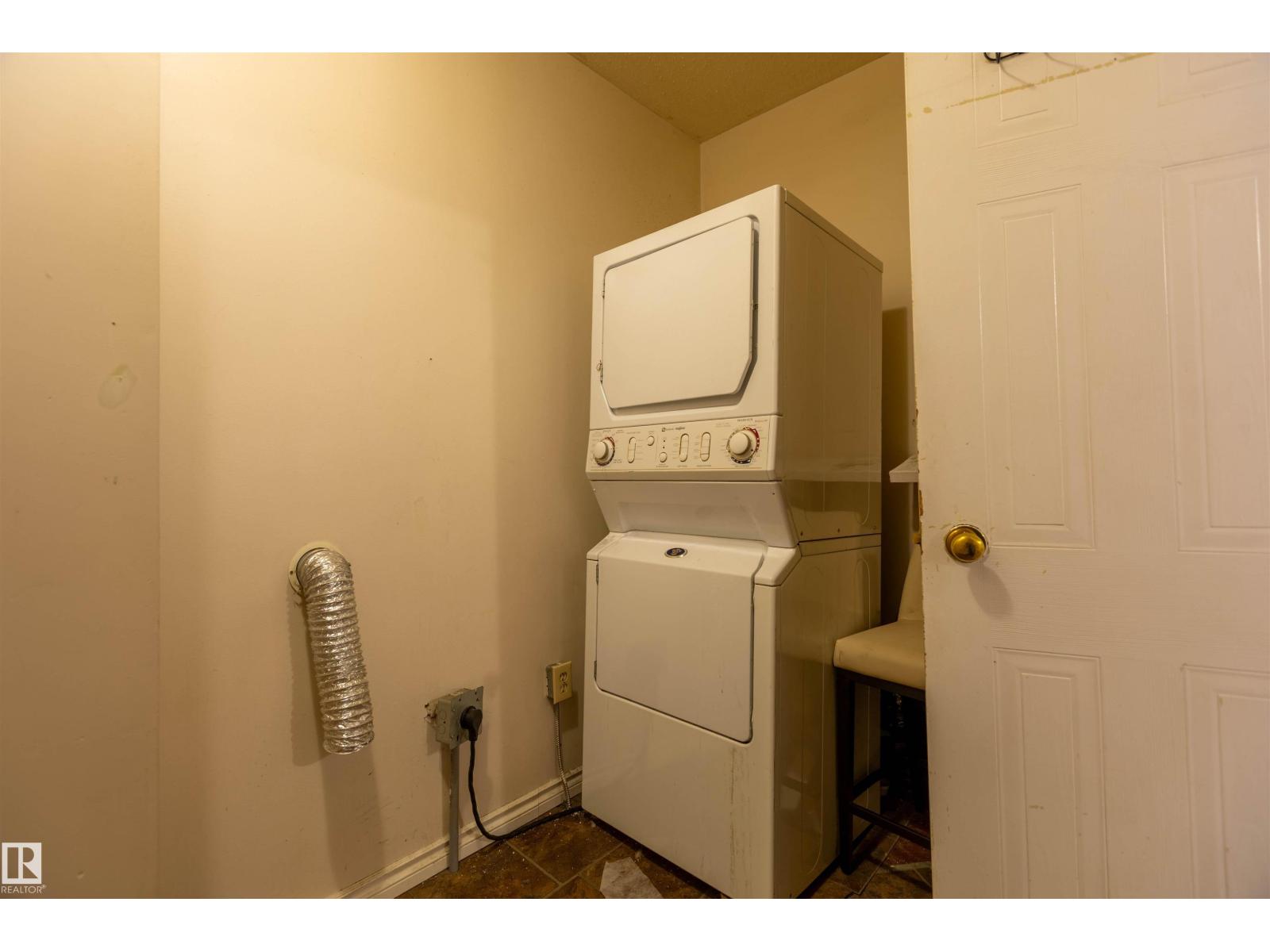 5016 49 ST - 8