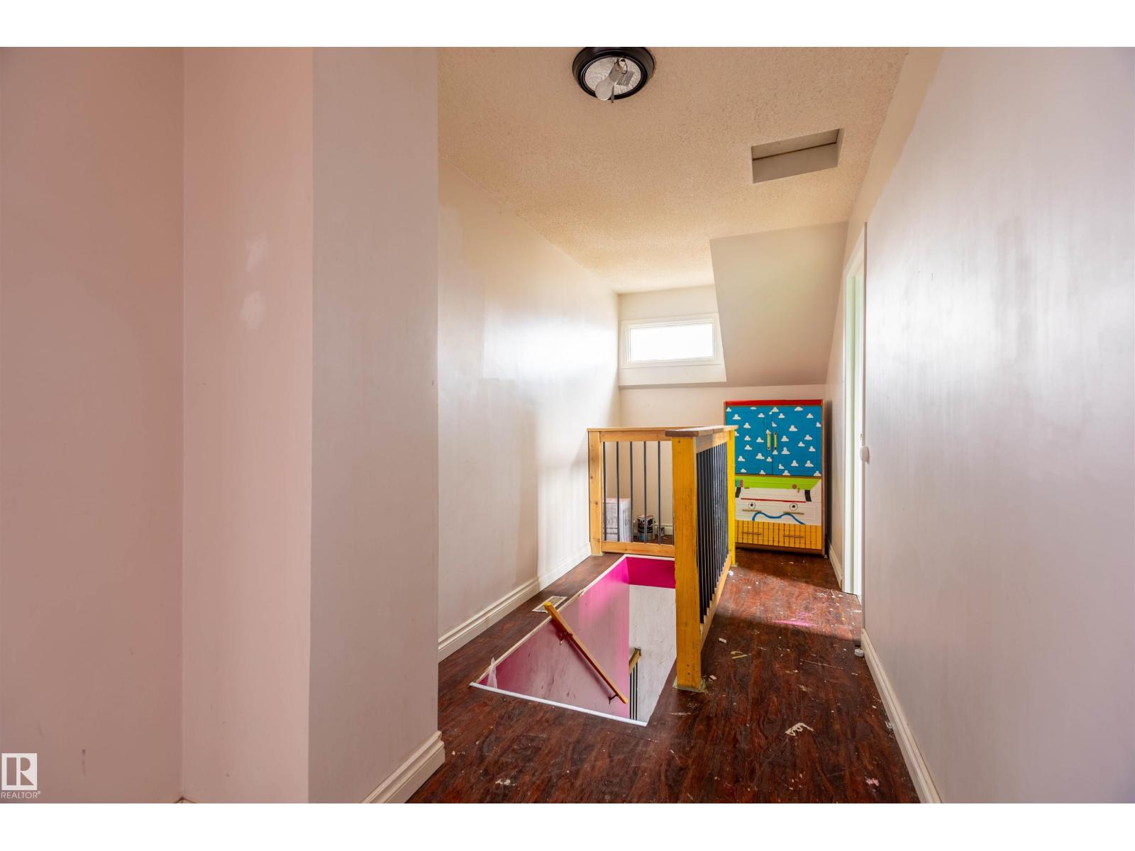 5016 49 ST - 9