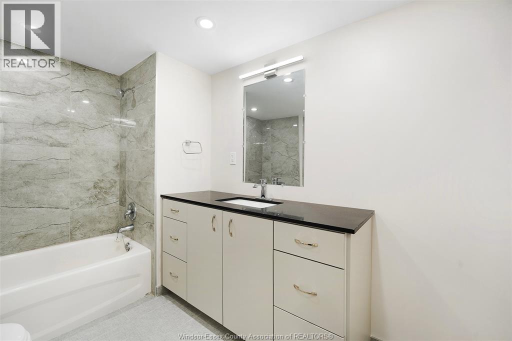 255 FORT STREET - 31