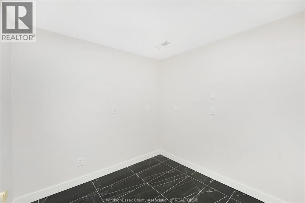 255 FORT STREET - 33