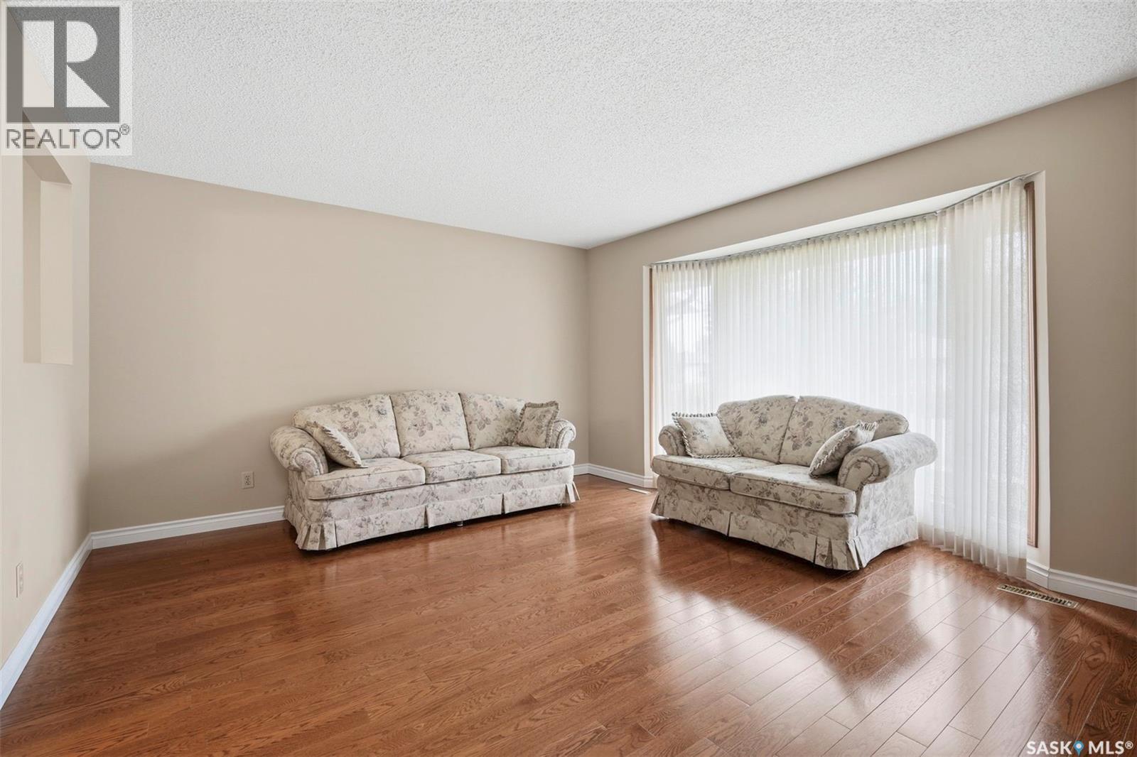 547 Whitewood CRESCENT - photo 5