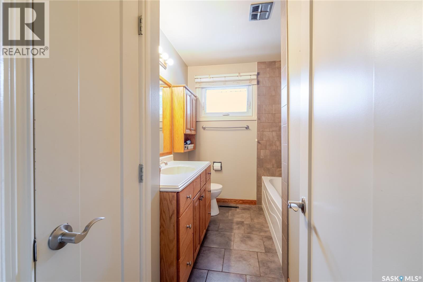 1014 Hopkins CRESCENT - 14