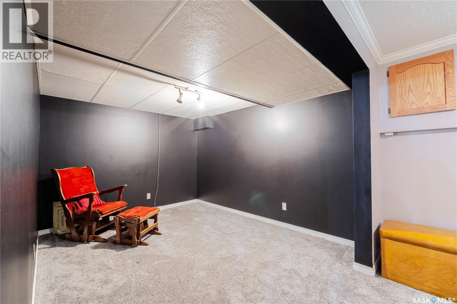 1014 Hopkins CRESCENT - 32