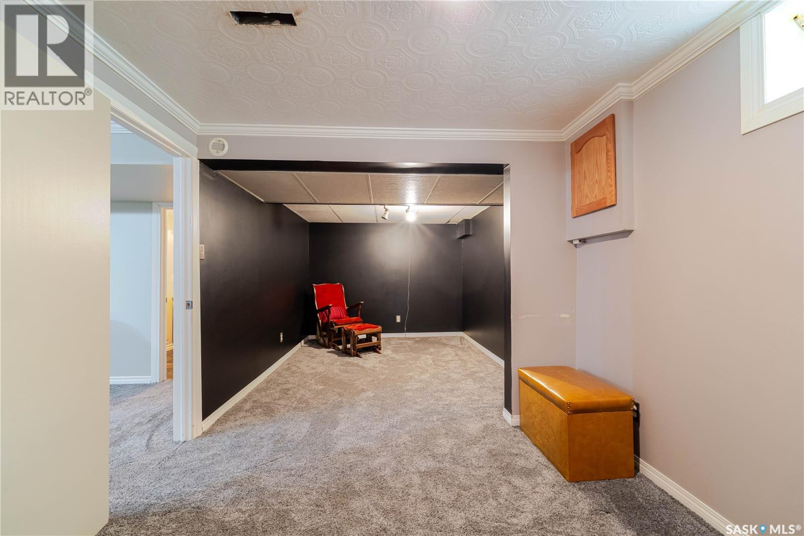 1014 Hopkins CRESCENT - 33