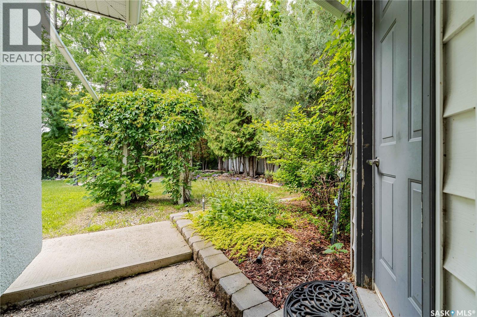 1014 Hopkins CRESCENT - 35