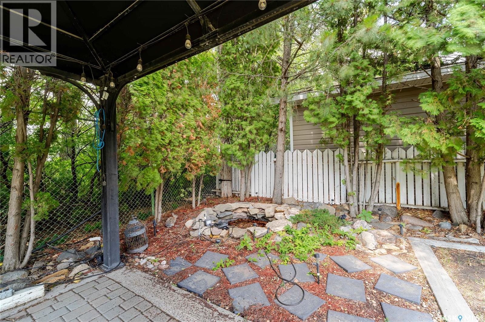 1014 Hopkins CRESCENT - 37