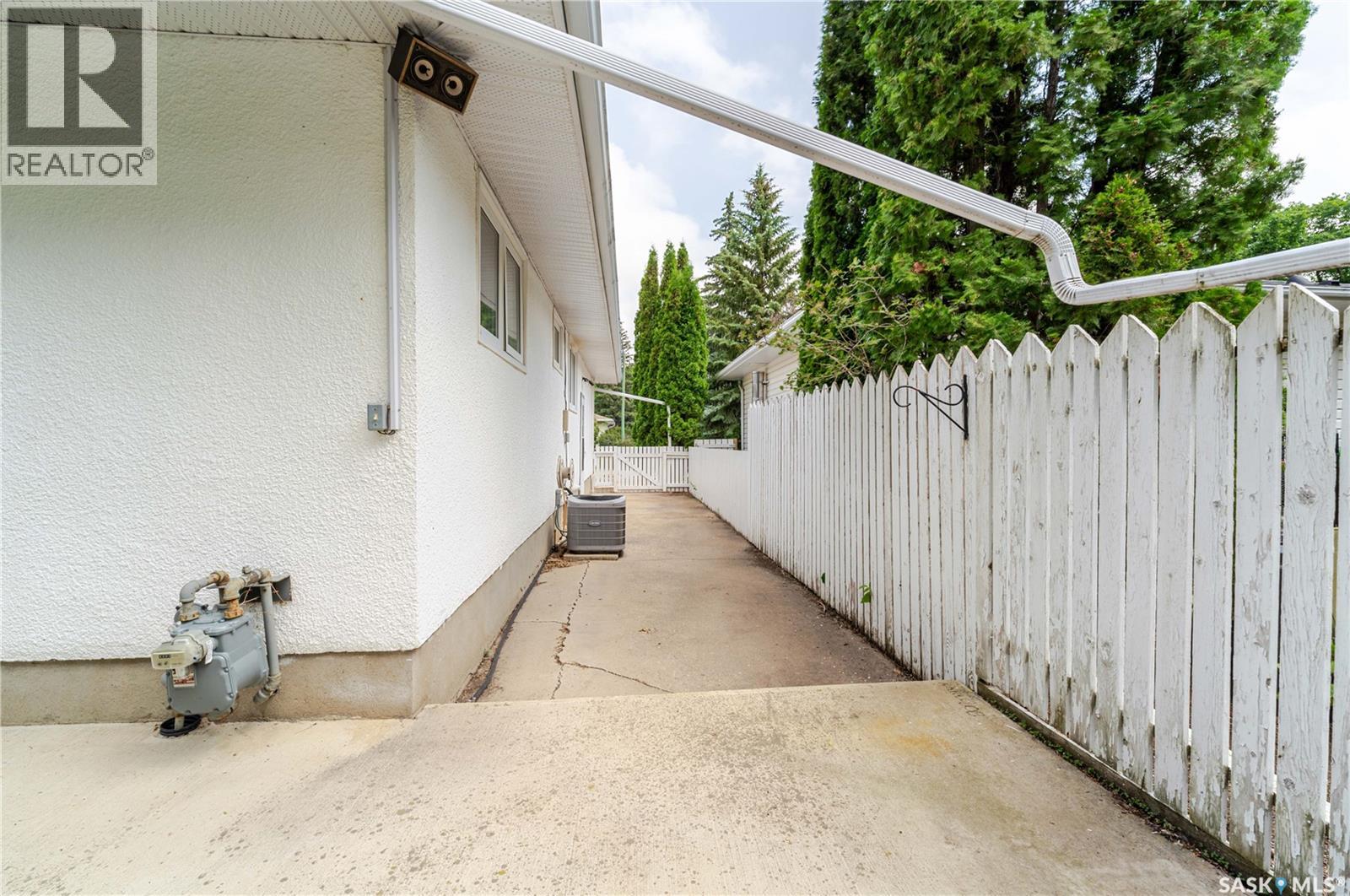 1014 Hopkins CRESCENT - 42