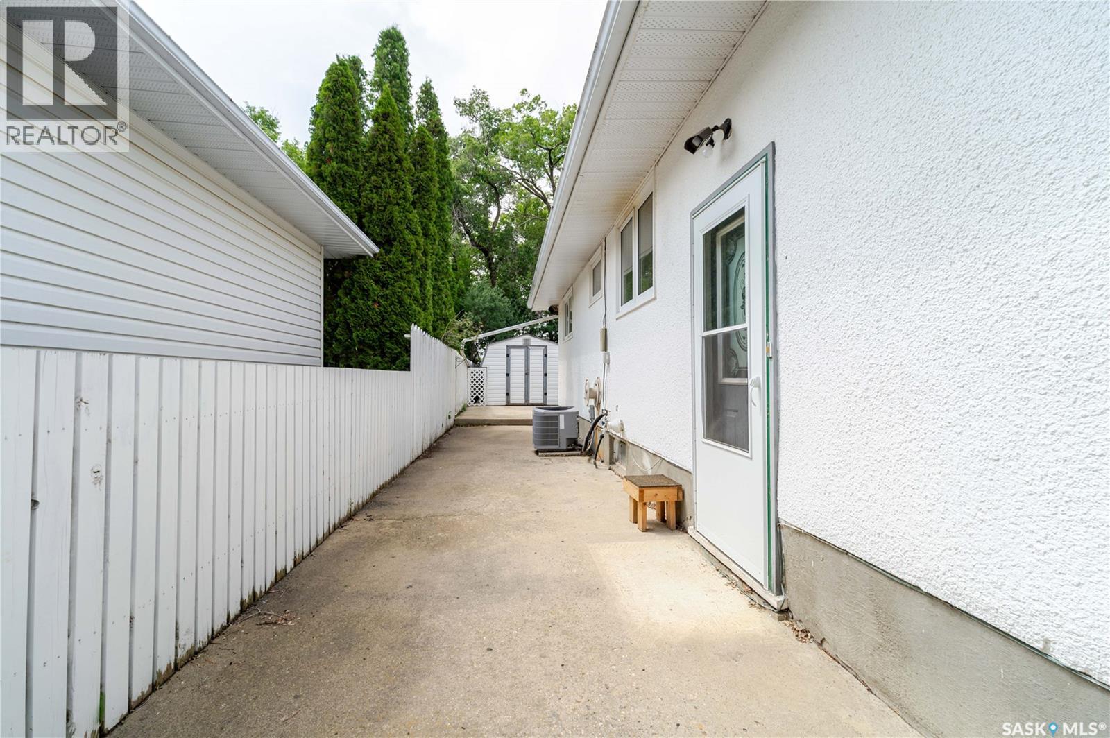 1014 Hopkins CRESCENT - 43
