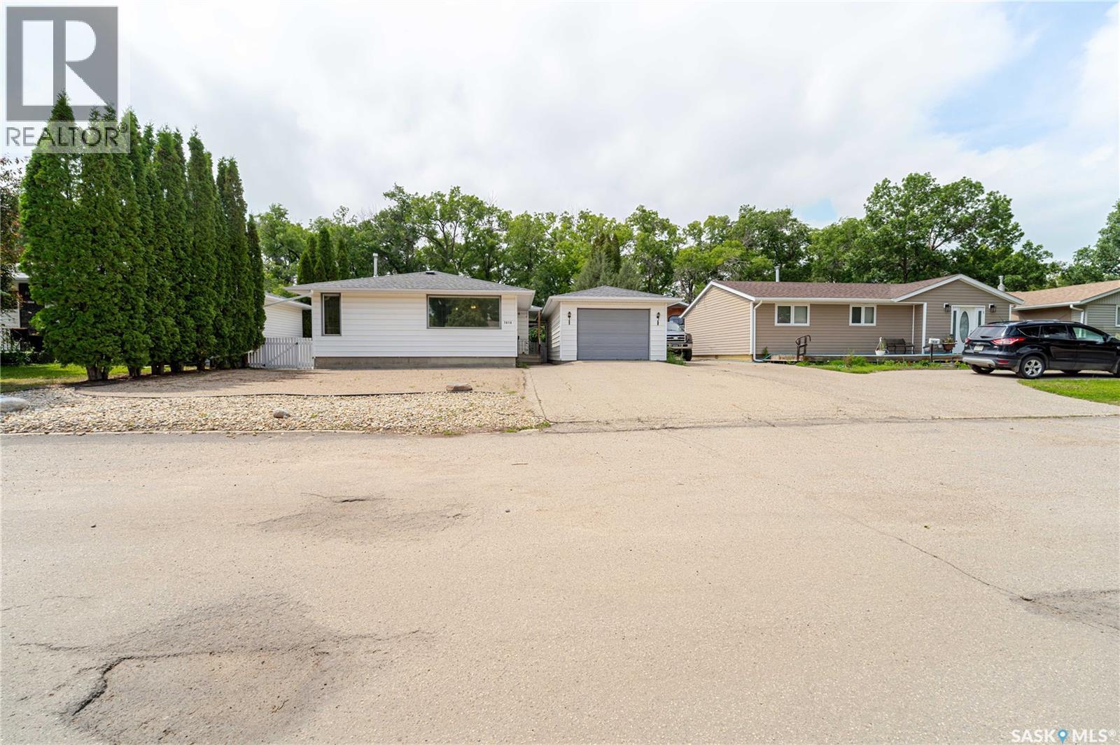 1014 Hopkins CRESCENT - 44