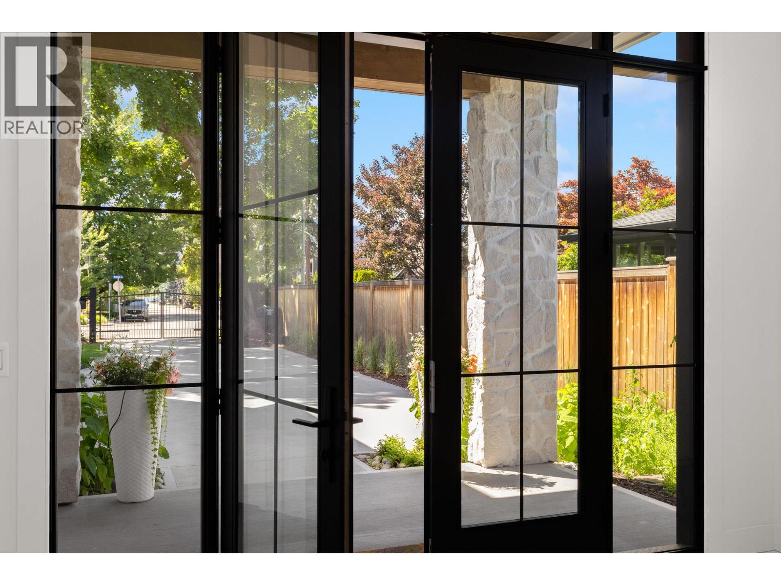 2053 Long Street - 11