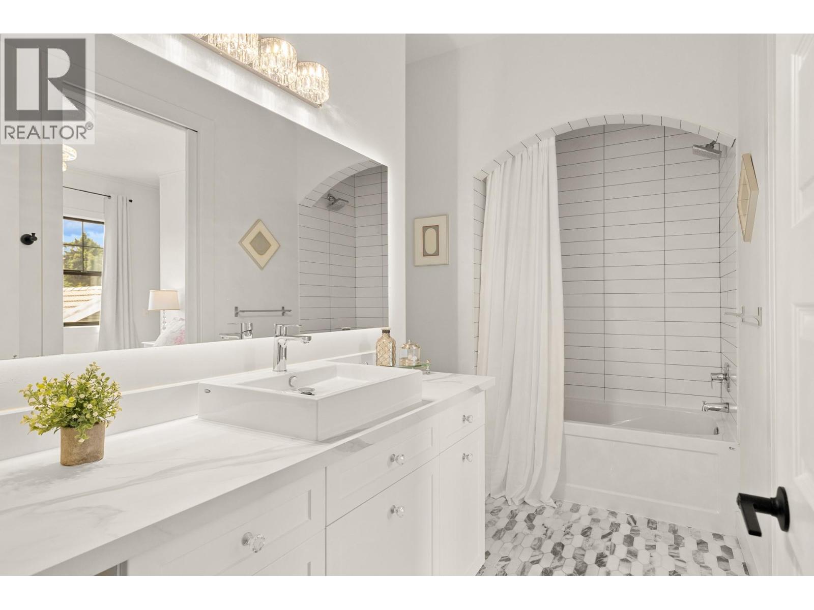 2053 Long Street - 58