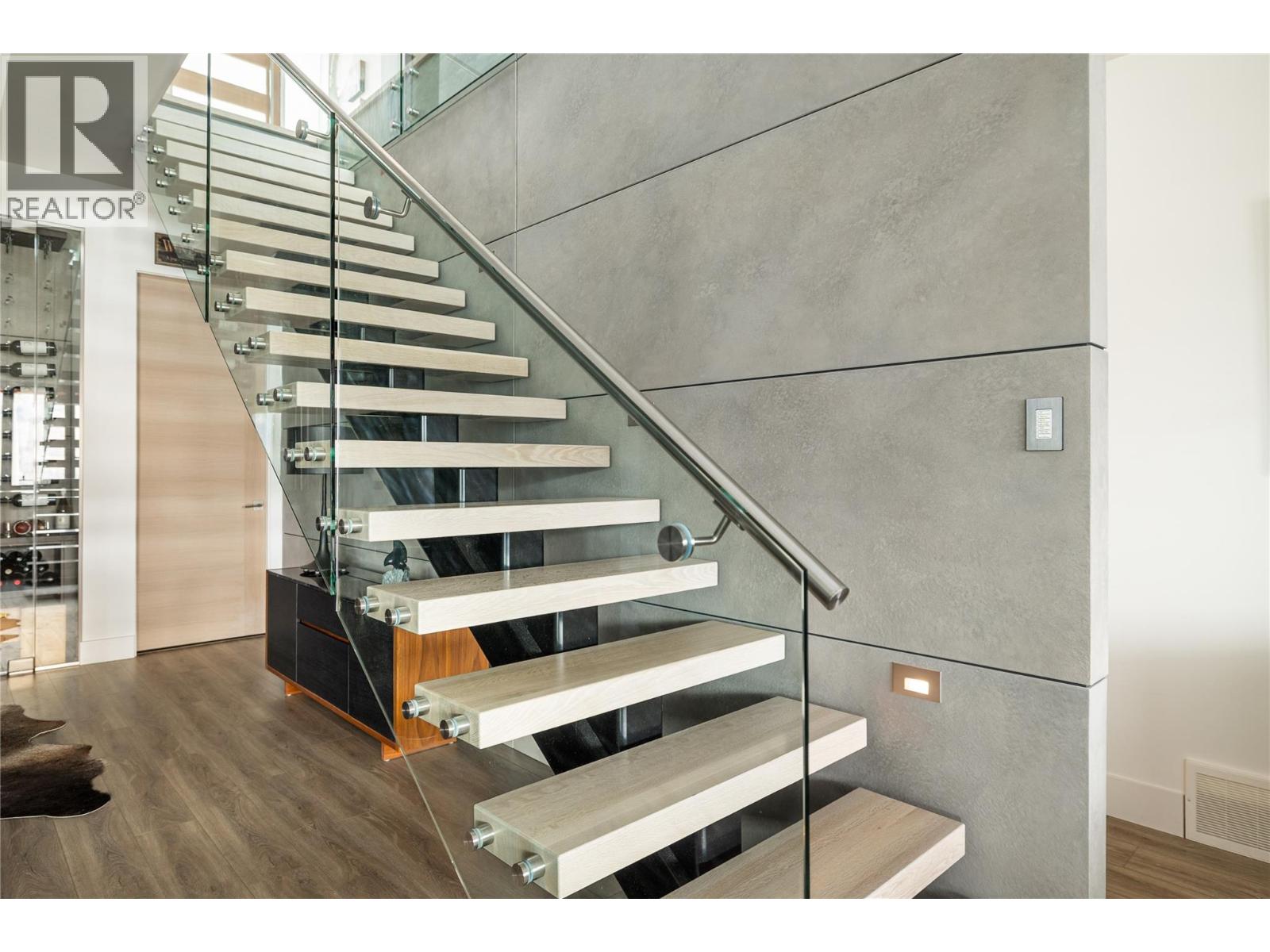  602 Clifton Court, Kelowna