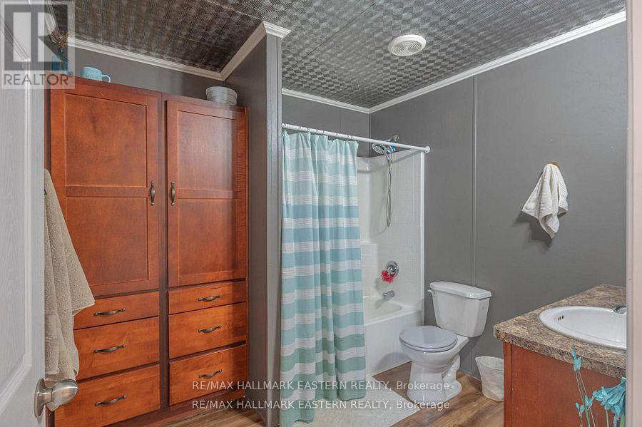 6 HILLVIEW DRIVE - 12
