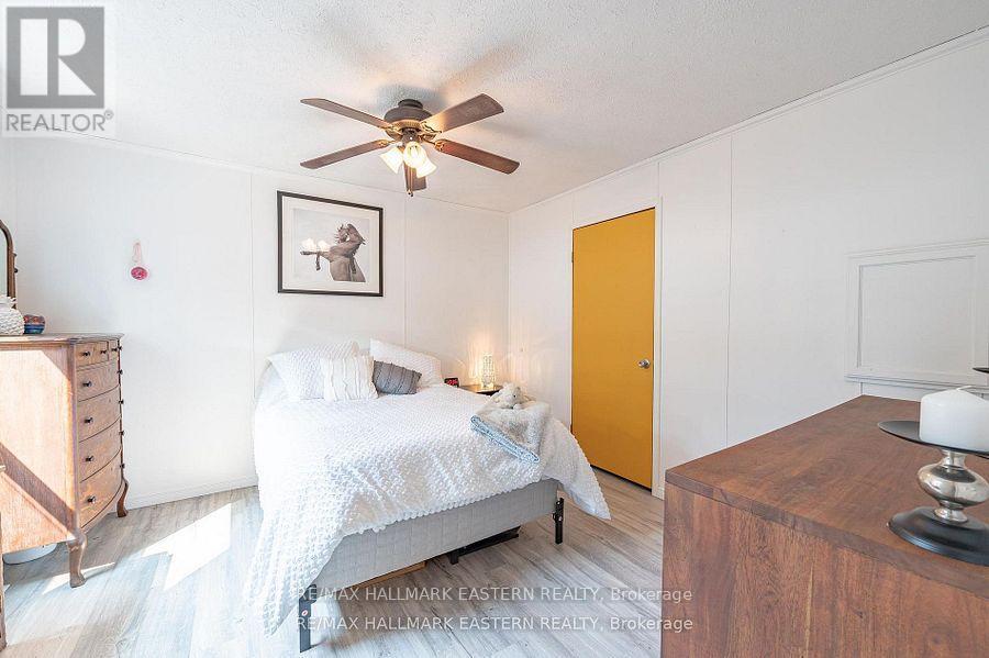 6 HILLVIEW DRIVE - 15