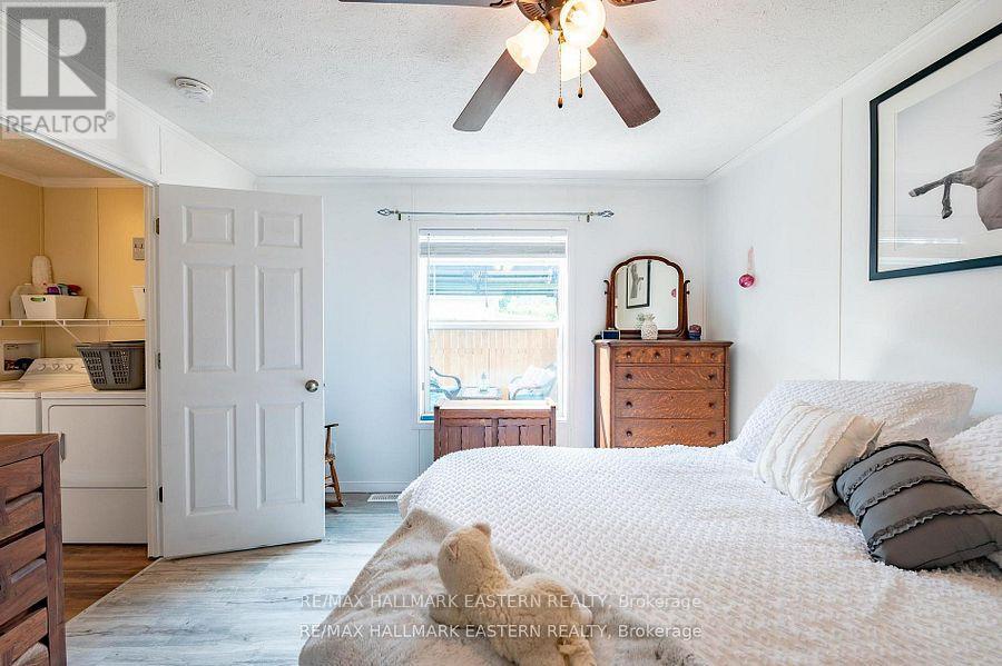 6 HILLVIEW DRIVE - 16