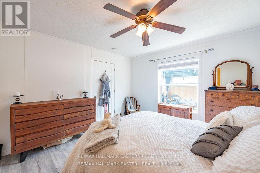 6 HILLVIEW DRIVE - 17