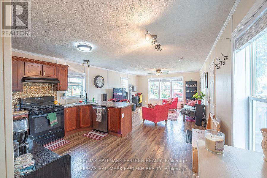 6 HILLVIEW DRIVE - 19