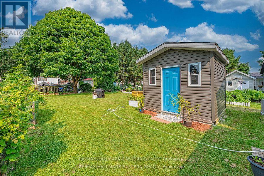 6 HILLVIEW DRIVE - 23