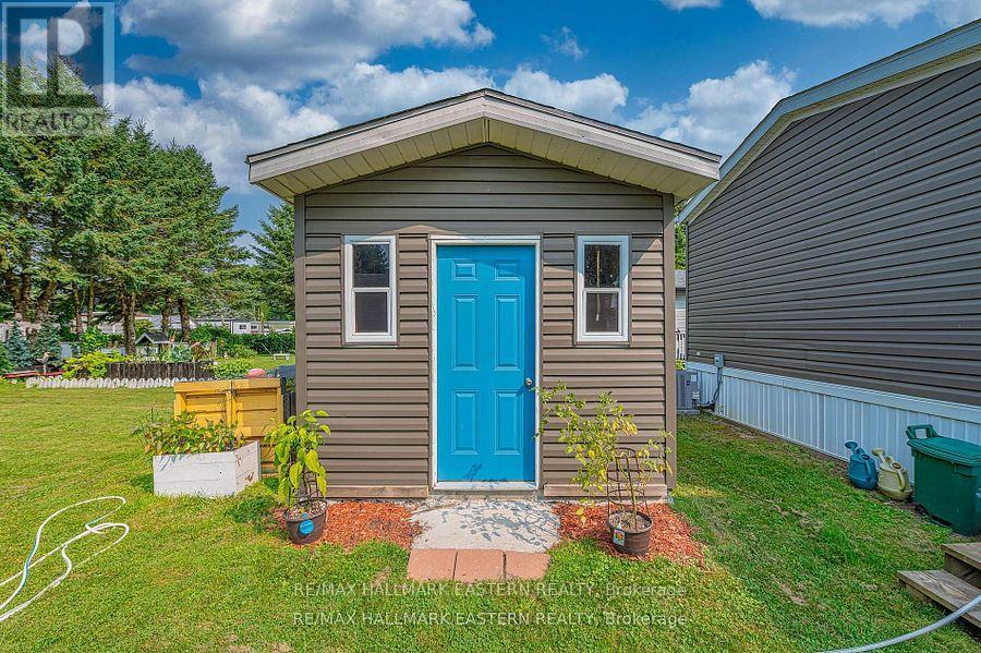 6 HILLVIEW DRIVE - 24