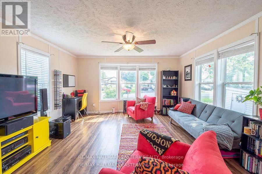 6 HILLVIEW DRIVE - 3
