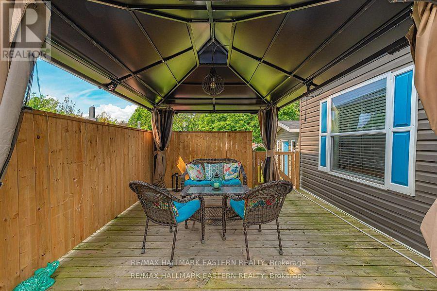 6 HILLVIEW DRIVE - 33