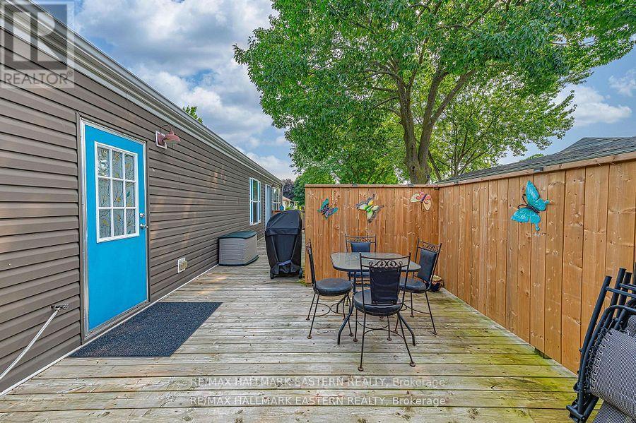 6 HILLVIEW DRIVE - 34