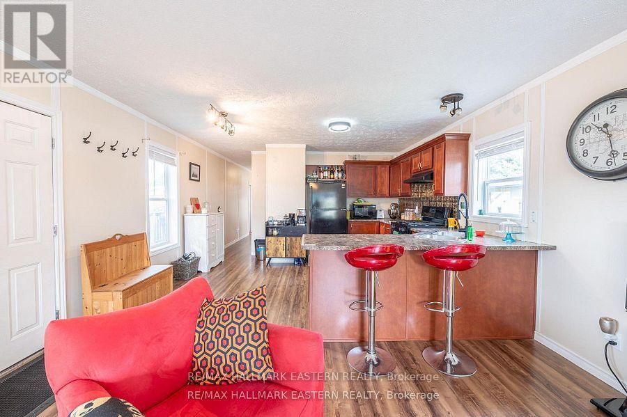 6 HILLVIEW DRIVE - 4