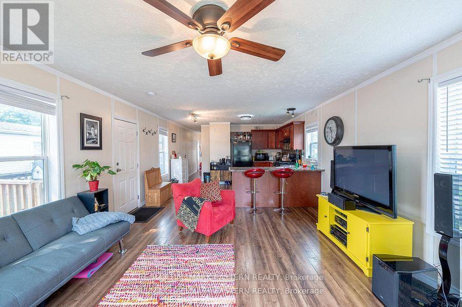 6 HILLVIEW DRIVE - 5