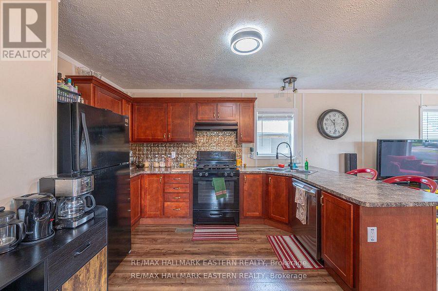 6 HILLVIEW DRIVE - 7