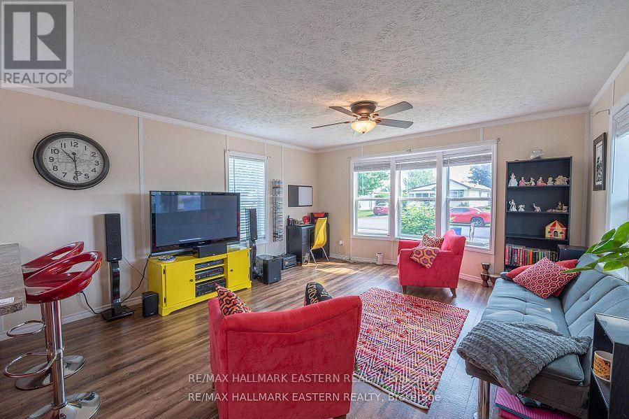 6 HILLVIEW DRIVE - 8