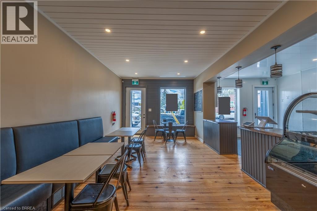 124 KING Street, Burford — photo 3