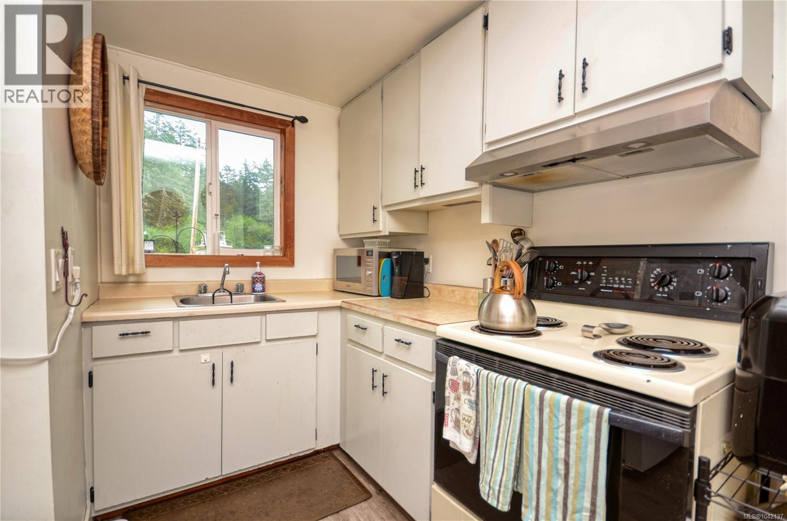 1160 Wain Rd, North Saanich