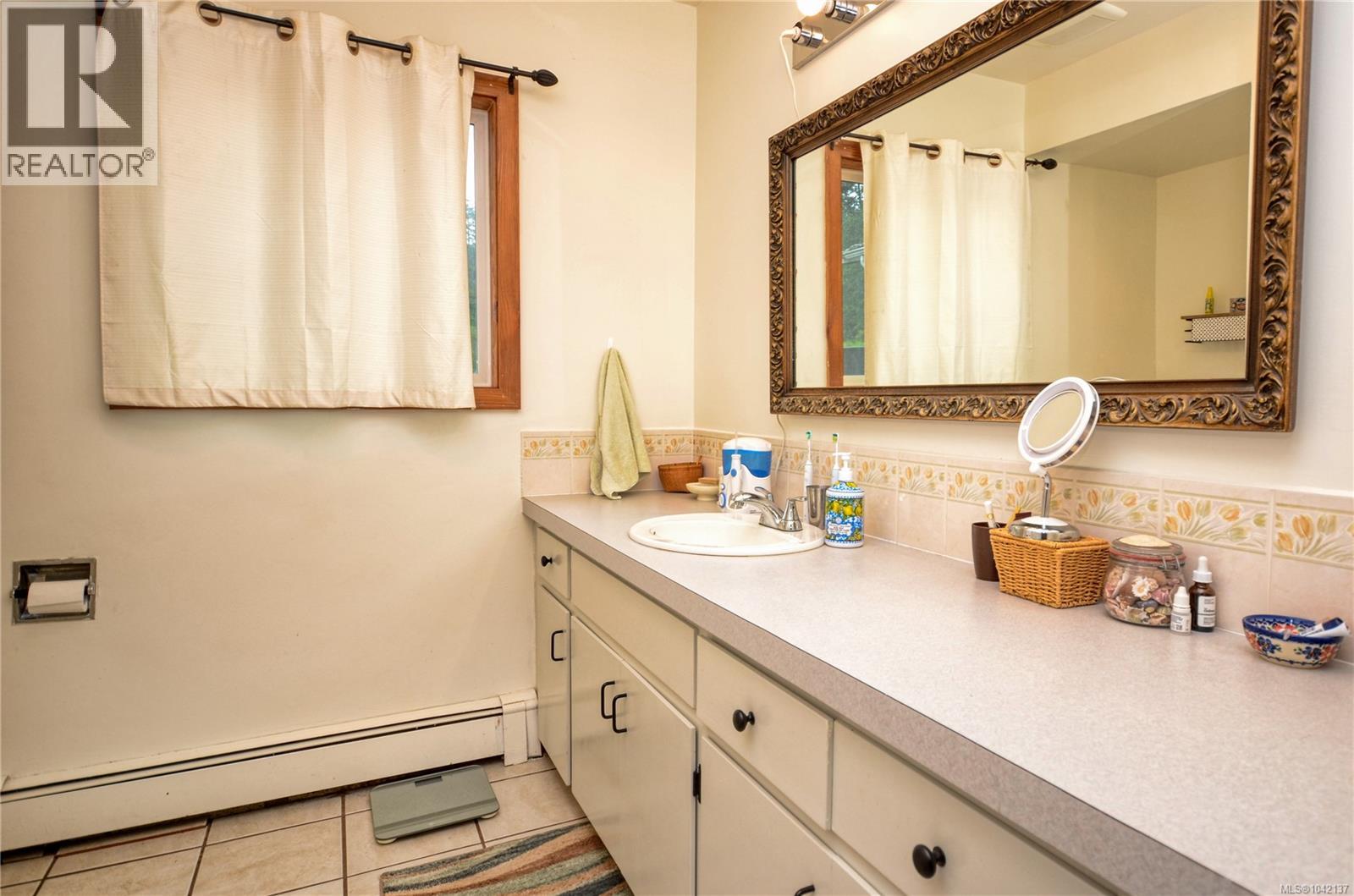 1160 Wain Rd, North Saanich