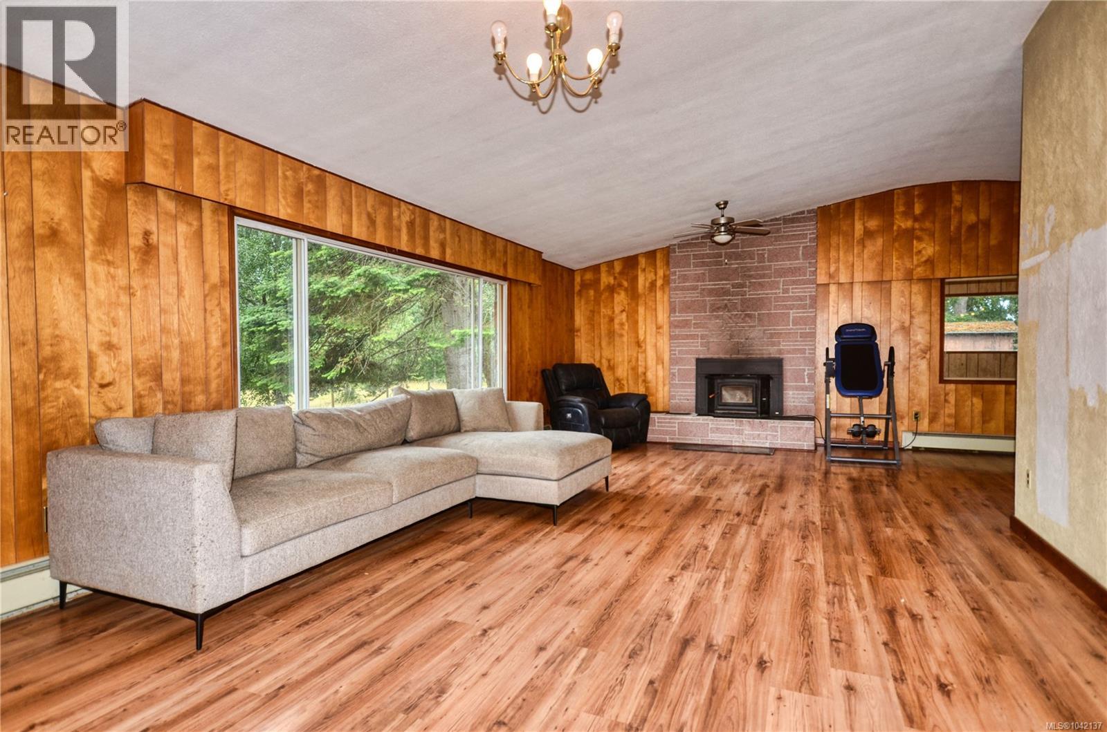 1160 Wain Rd, North Saanich